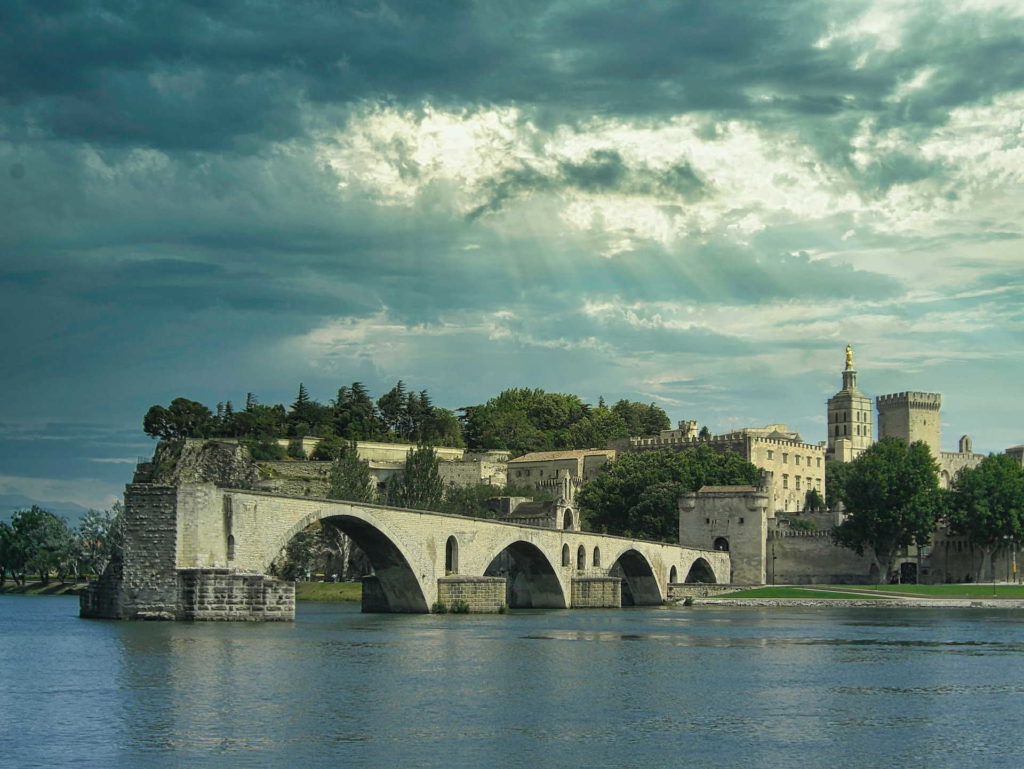 Vue sur un pont avec un temps gris chambre dhotes arles - Villa Blanche